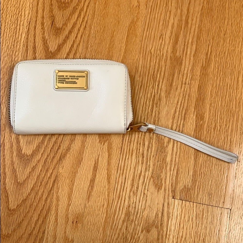 Marc Jacobs wristlet is wallet